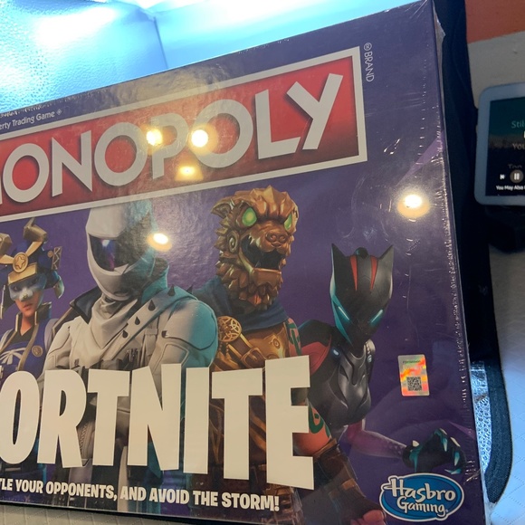 Monopoly Fortnite Edition Hasbro Gaming Board Game 13+ SEALED - Picture 5 of 12
